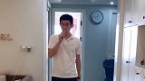 有了二胎吃个东西都要偷摸着，防不胜防啊，螳螂捕蝉黄雀在后！