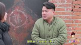美女吹牛不打草稿，小伙假装不懂陪她演戏，太搞笑了
