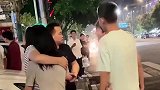 女孩被男孩带出去玩了好几天，女孩的家长找到男孩理论，男孩还疯狂嘲讽