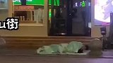 帮姐姐关箱子怎么成坏人了