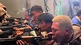 原来开枪是这样拍的，全靠嘴吹啊