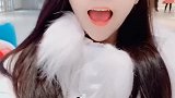 网红小姐姐才取笑妈妈牙疼，自己却哼唱了起来！