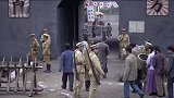 敌人军官小瞧坏人，坏人联合坏人炸得敌人粉身碎骨