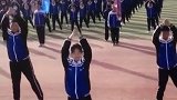 敦煌中学课间操跳敦煌舞 网友： 一梦敦煌开启集体繁殖啦哈妮克孜