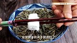 瓜子谁还用手来剥，只用一把钥匙，轻松就剥一大碗，不脏手不伤手