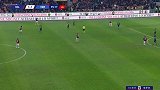 下半场补时第6分钟AC米兰球员恰尔汗奥卢射门 - 打偏