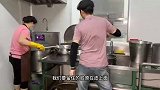 福建厨师放弃高薪工作，转做“黑暗料理”，1天做200斤虫子不够卖