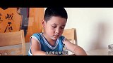 爸爸打碎传家宝，儿子趁机想欺负爸爸，结果妈妈的话让场面很尴尬