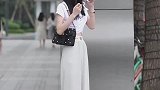 这是很多男生暗恋女孩的模样吧，街拍小姐姐