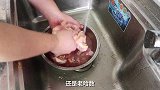 老猫今天做广东啫啫鸡，外焦里嫩，酒香十足，口感很不错