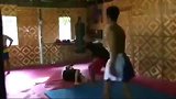 咏春拼泰拳，10秒解决战斗，看看眼睛都被打肿了