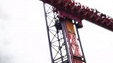 90后和00后坐跳崖机表情太搞笑了。