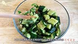 凉拌黄瓜，很多人第一步就错了，学会这个小技巧，清脆爽口又入味