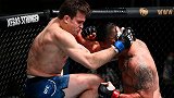 凶残！开场转身踢+顶膝五连击 对手血流不止遭TKO终结