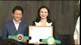 冉莹颖大冷天穿超短裙露大腿，和邹市明两个季节，三胎后还要生