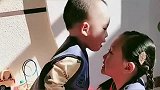 萌娃：只要弟弟醒来就会来找女儿，这一刻真幸福