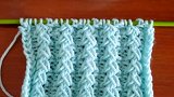 棒针织毛衣欣赏，淡蓝色条形山脊图案编织手法，不一样的针织风格