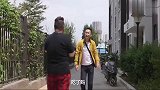 爸爸带孩子下楼扔垃圾，结果把孩子给扔了，绝对是亲爸