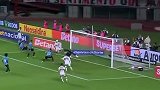 巴甲圣保罗球员错失门前绝佳空门机会
