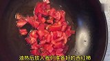 炒西葫芦剩下的瓜瓤，做成疙瘩汤，口感筋道，汤汁鲜美，颗粒均匀