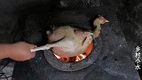 逮只2年的老母鸡用农村土灶炖一锅，汤鲜味美 ，超级下饭