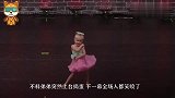 4岁姐姐正在表演,不料弟弟突然上台捣蛋,下一幕全场人都笑喷了