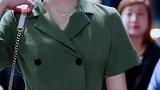 国民闺女关晓彤，走路相当霸气