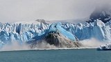 阿根廷一冰川崩塌又从水中浮出 震撼画面引游客尖叫