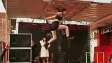 这女的挣钱不容易啊，我还是给个赞吧