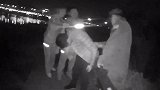 酒立头功！命案逃犯酒后轻生跳河被民警救起 网友：这样也行？