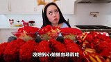 美女挑战吃爆辣炸鸡，“假吃”分分钟暴露，网友闹着玩呢