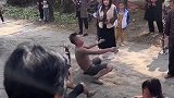唢呐吹的比主家孝子还伤心，这钱花的真值了