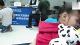 中国小萌娃被美国人领养，见到爸爸放声哭泣