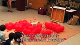 看狗狗如何暴风踩破气球海洋，网友：这速度摄影师都追不上