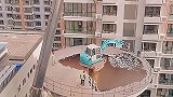 挖掘机高空拆冷却塔