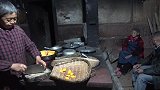 嫂嫂下厨做南瓜控饭，二流子最爱吃的是锅巴，还是小时候的味道