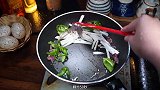 怎样炒牛肉嫩又好吃，像我这样做的牛肉炒杏鲍菇嫩又好吃