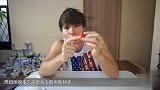日本人这么懒？吃个草莓想去除黑籽 用毛孔吸引器清除