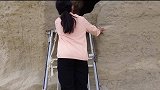 这个洞里好多钱啊