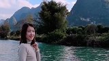 绿水青山，蓝天白云，风景如画，美人如玉