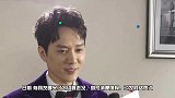 42岁冯绍峰低调现身，面容憔悴街头抽烟，赵丽颖近况美出新高度