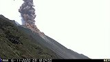 意大利：斯特龙博利火山“高强度”喷发，火山灰冲入数百英尺高空