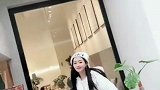 我也想跟小姐姐一起去玩几天！