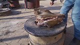 阿远今天卤牛头肉，焖3小时有点过火，切片蘸醋，口感软烂入味