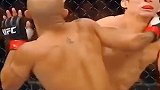 UFC世界冠军6年不败  擂台终结对手的表现让人敬佩
