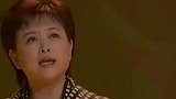 她曾是央视著名主持人，与老公青梅竹马几十年，却因癌症过早离世