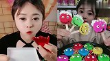 美女直播吃果冻小鲸鱼、果冻棒棒糖，甜品口味任选，我向往的生活