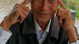 “月亮月亮你别睡”，今天下雨没法修桥，平均75岁的几位农村大爷给大家来点“才艺”，希望把快乐传递到大山外面