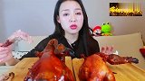 美食分享，靓女品尝全聚德烤鸭，特别的吃法