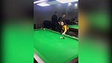 这一波操作很秀啊！美女的台球技术是和谁学的呢？